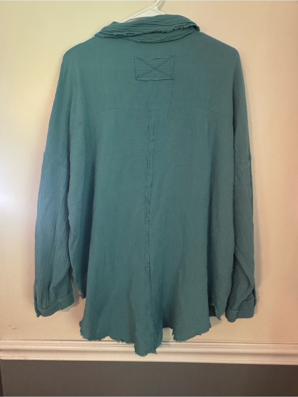 Zenana Outfitters Seafoam Green Casual Button-Down Shirt with Raw Edges Size XL - Picture 4 of 5